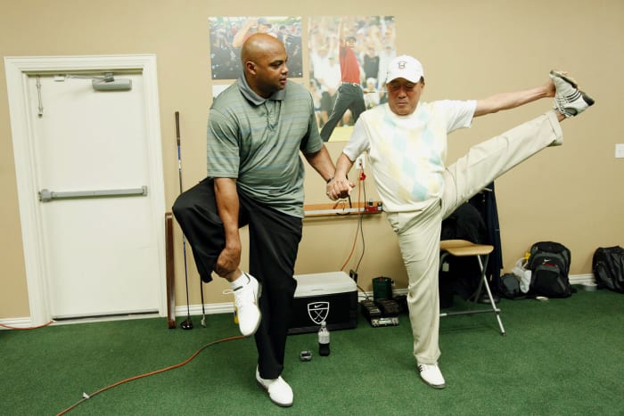 2009-Charles-Barkley-Suckki-Jang-golf-076690135.jpg